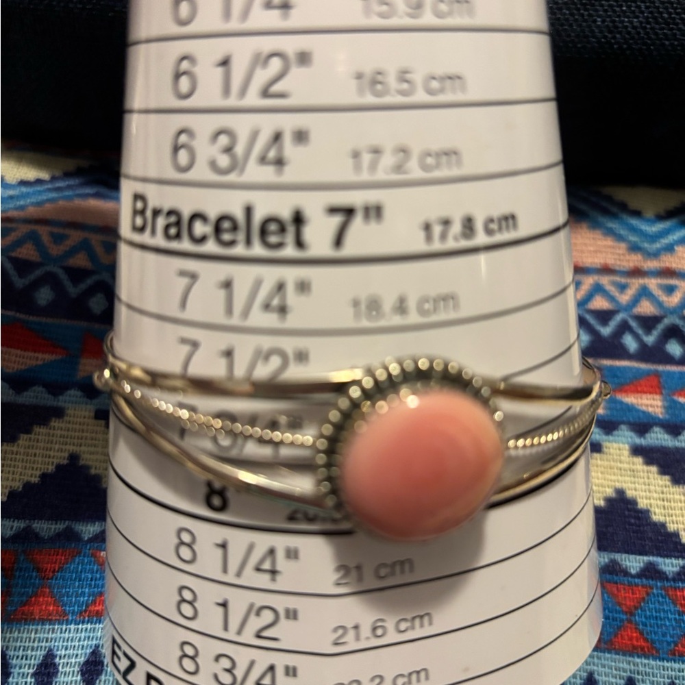 Sterling silver pink conch cuff - Picture 2 of 9